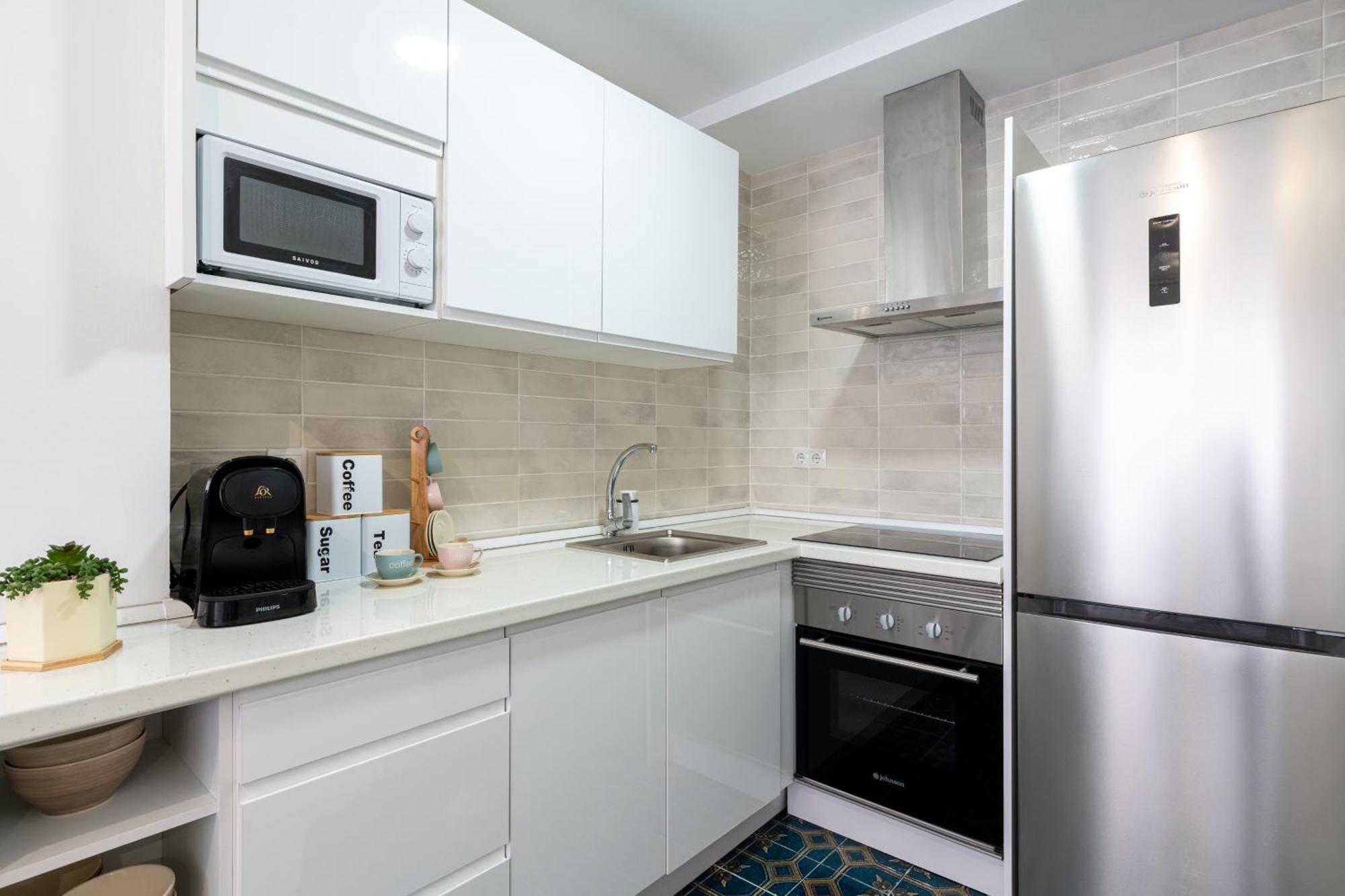 Piso Elegante Y Nuevo De 3 Habitaciones Y 2 Banos Sevilla Exterior foto