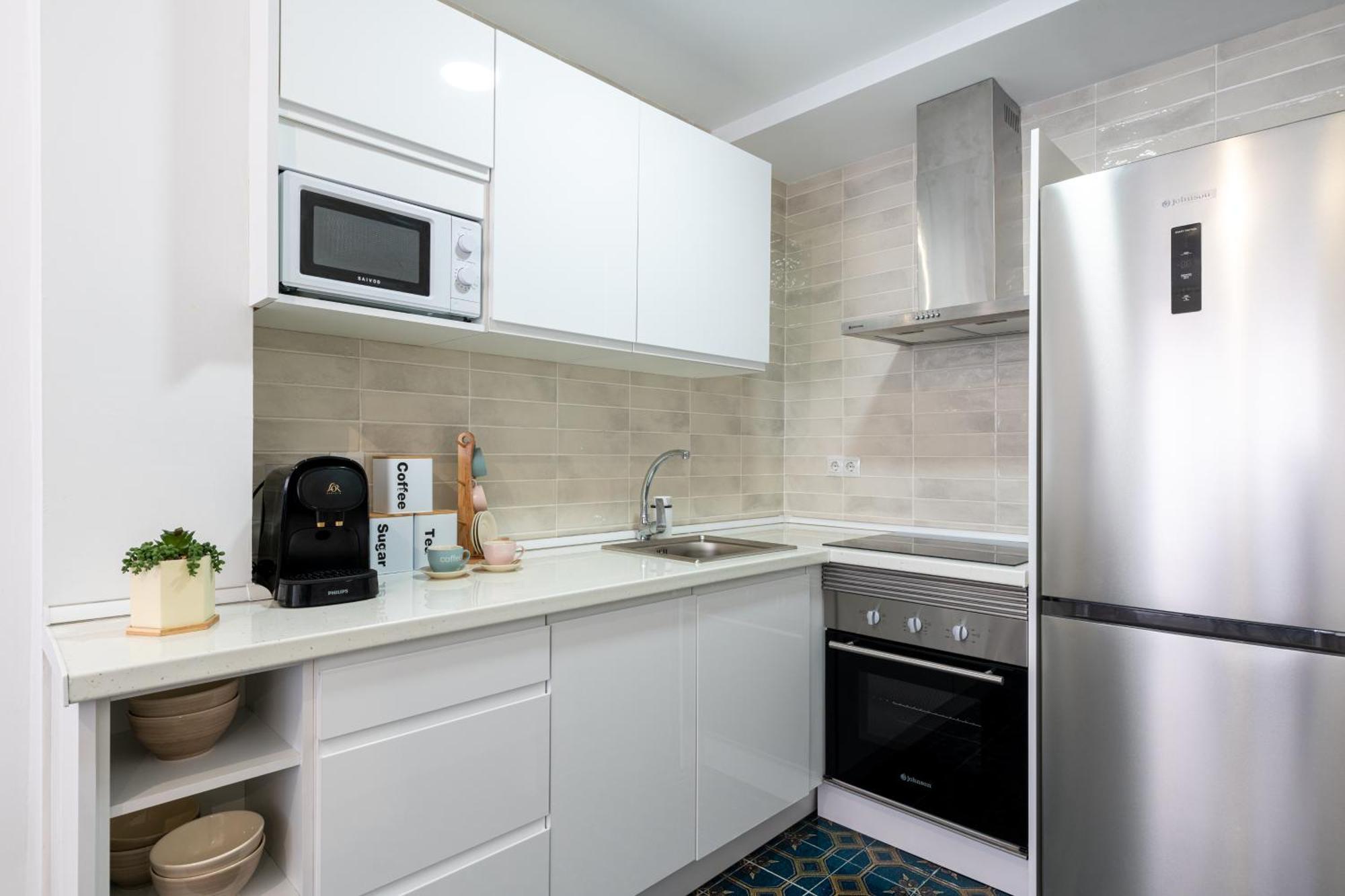 Piso Elegante Y Nuevo De 3 Habitaciones Y 2 Banos Sevilla Exterior foto