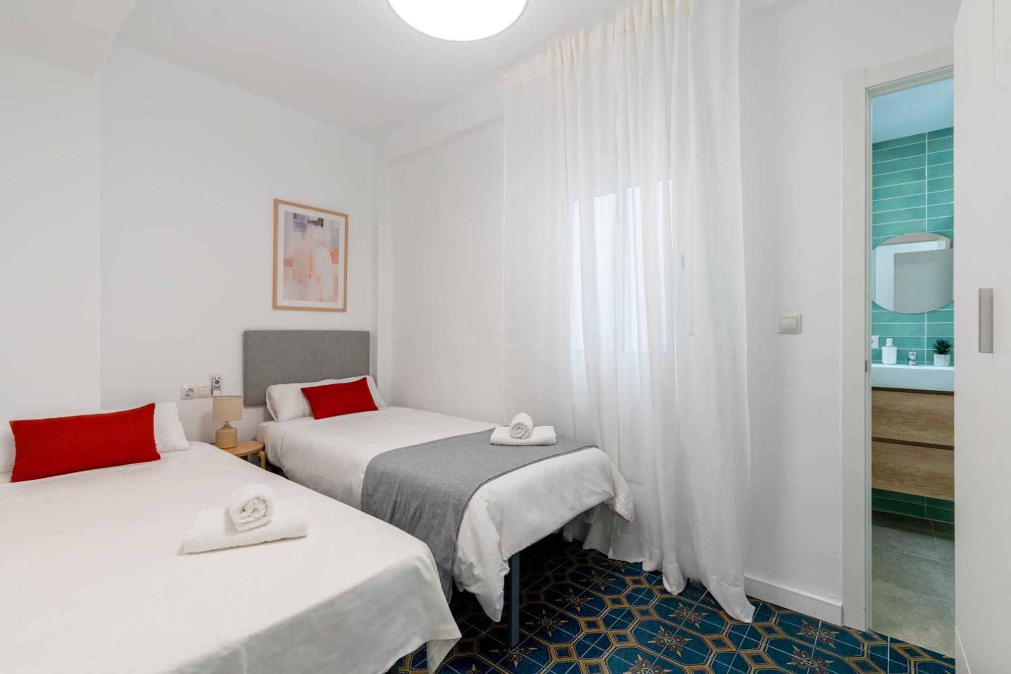 Piso Elegante Y Nuevo De 3 Habitaciones Y 2 Banos Sevilla Exterior foto