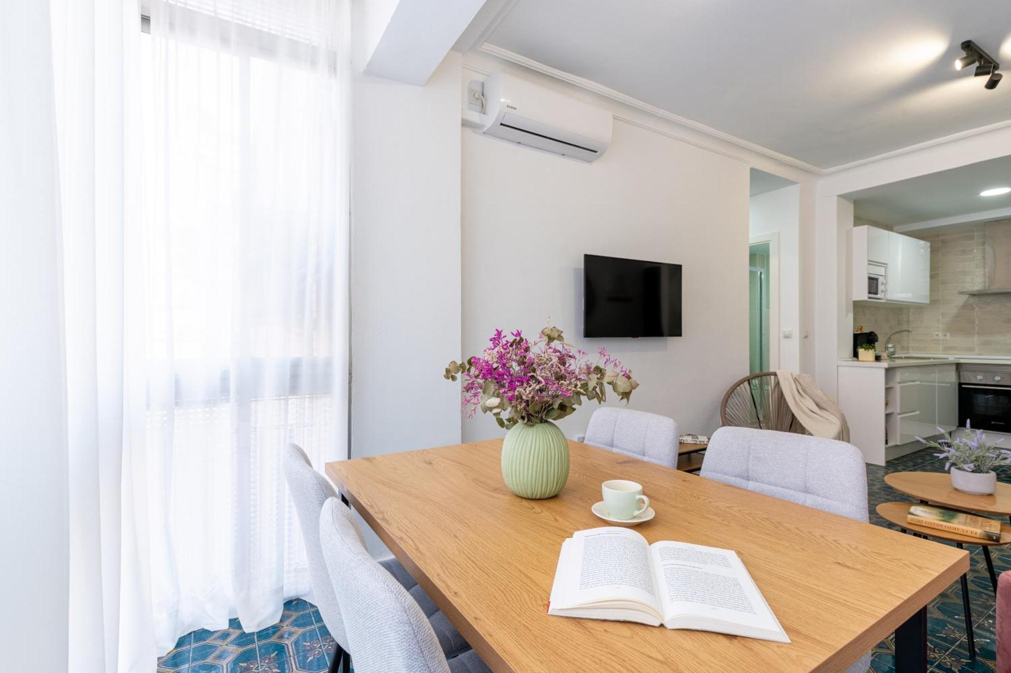 Piso Elegante Y Nuevo De 3 Habitaciones Y 2 Banos Sevilla Exterior foto
