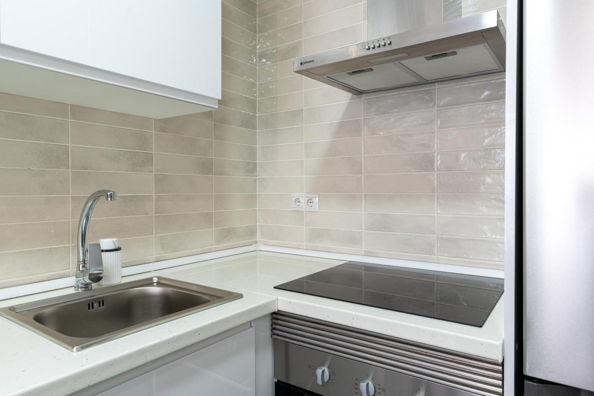 Piso Elegante Y Nuevo De 3 Habitaciones Y 2 Banos Sevilla Exterior foto