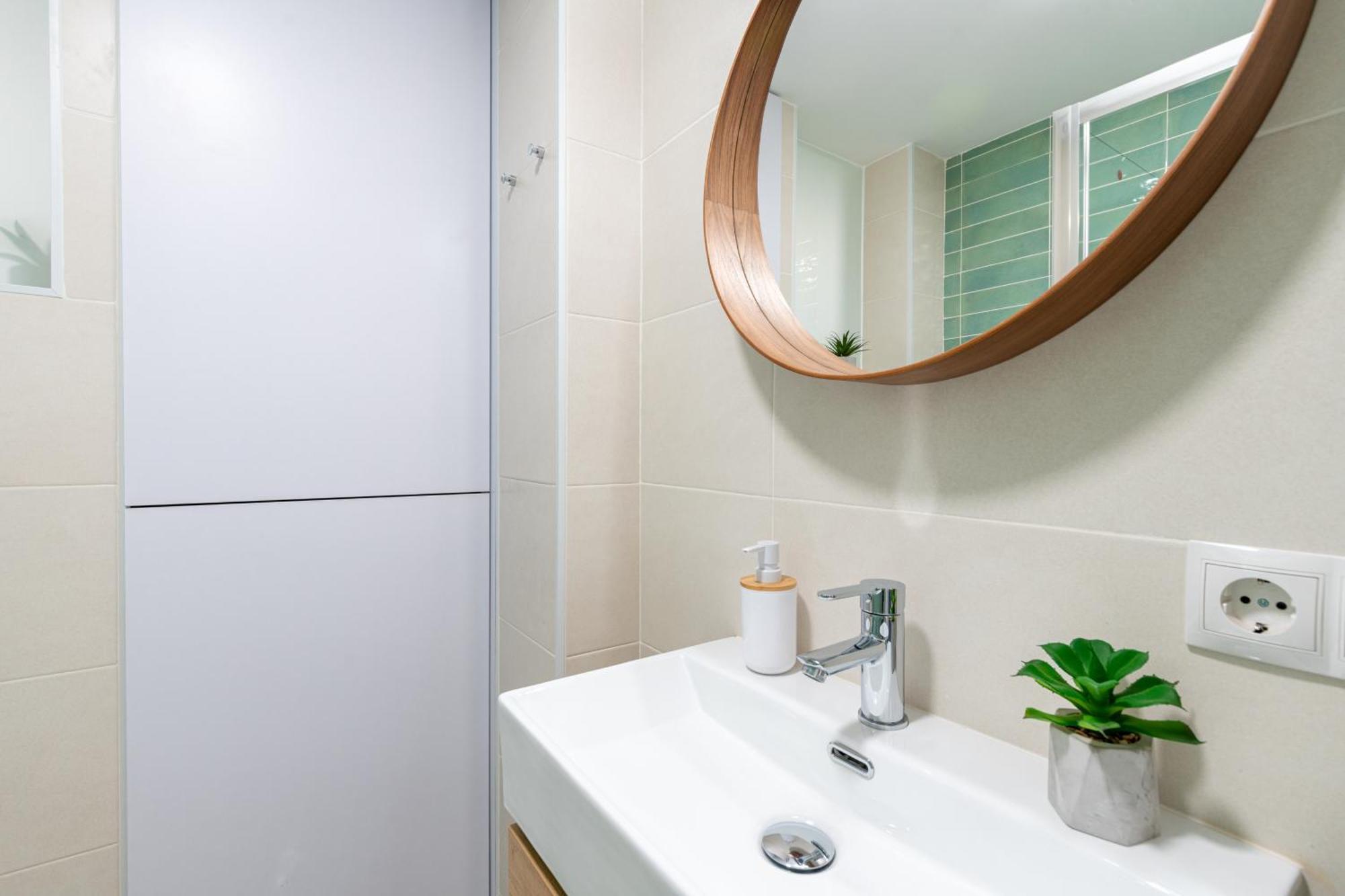 Piso Elegante Y Nuevo De 3 Habitaciones Y 2 Banos Sevilla Exterior foto